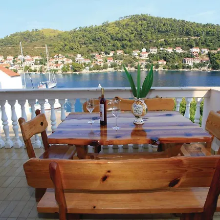 Four Bedroom In Appartement Smokvica (Korcula)