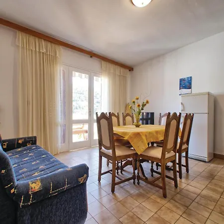 Four Bedroom In Smokvica