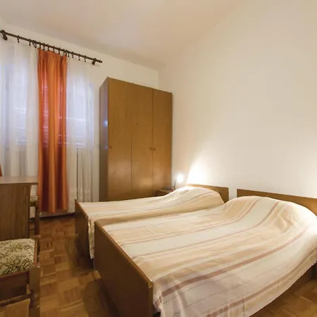 Four Bedroom In Smokvica